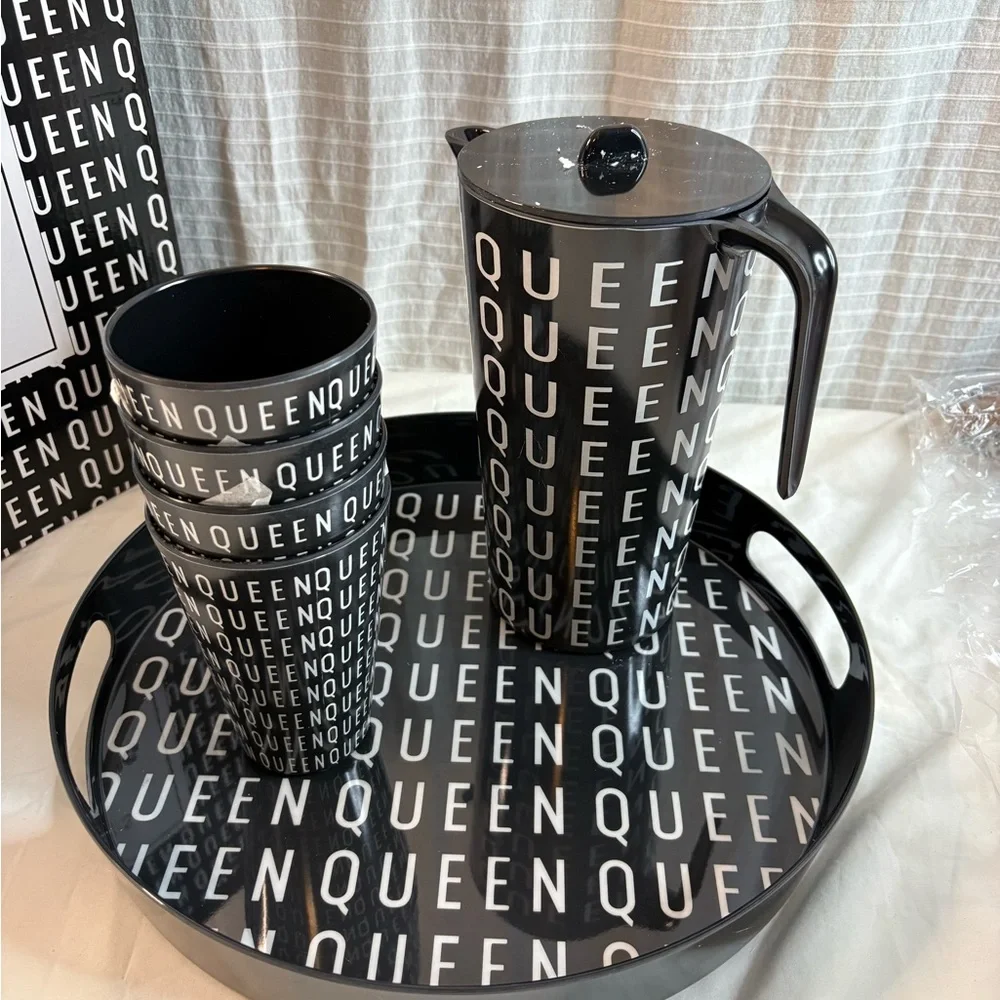 Sassy Jones Queen Melamine Drinkware Set - Black and White